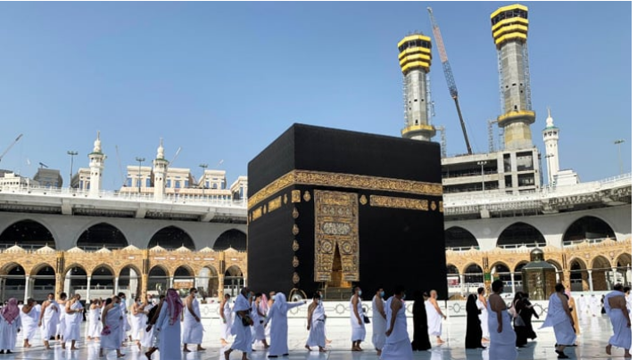 Saudi minister says Umrah visa duration increased to 90 days for Pakistani pilgrims