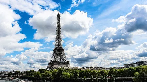 US Tourists Stay in Eiffel Tower Overnight While Drunk - Prosecutors
